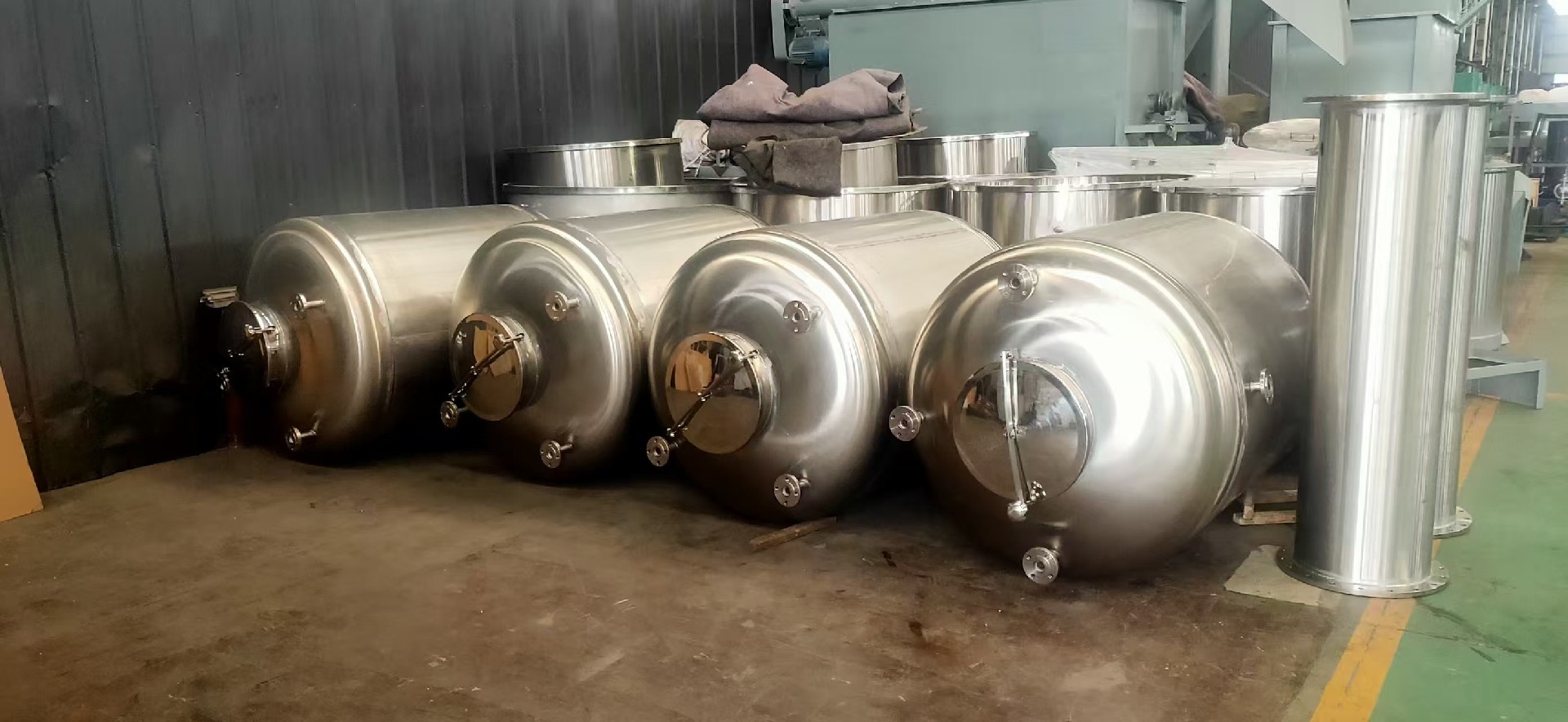 1748592351775794.jpg 粘合剂搅拌罐.jpg