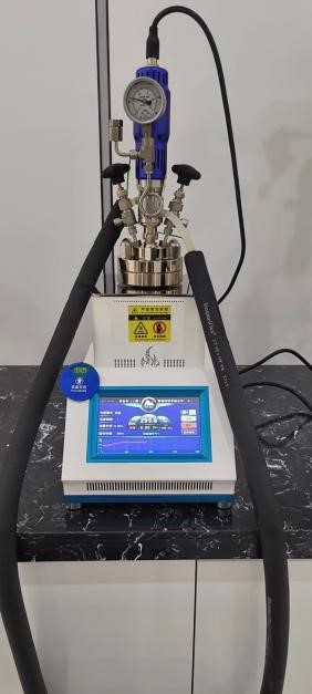 (实验室反应釜示意图）